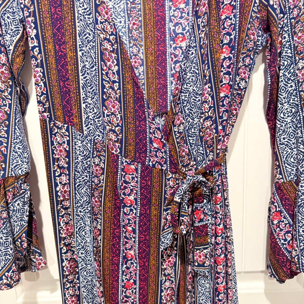 Elegant Boho Maxi Wrap Dress - Picture 5 of 8